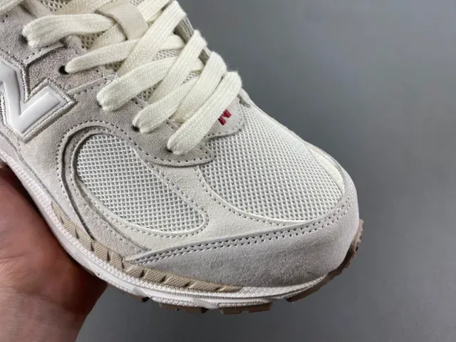 New Balance Beige White Mesh And Suede Upper Dual-Density Foam Midsole Lifestyle Sneakers 2
