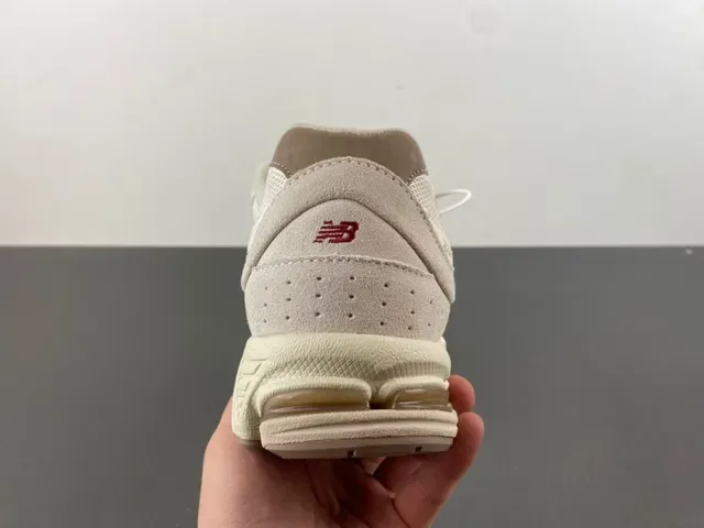 New Balance Beige White Mesh And Suede Upper Dual-Density Foam Midsole Lifestyle Sneakers 4