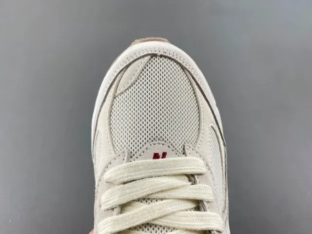 New Balance Beige White Mesh And Suede Upper Dual-Density Foam Midsole Lifestyle Sneakers 5