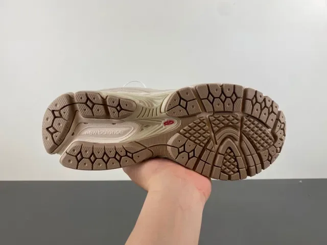 New Balance Beige White Mesh And Suede Upper Dual-Density Foam Midsole Lifestyle Sneakers 9