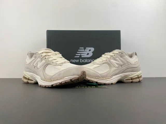 New Balance Beige White Mesh And Suede Upper Dual-Density Foam Midsole Lifestyle Sneakers 13