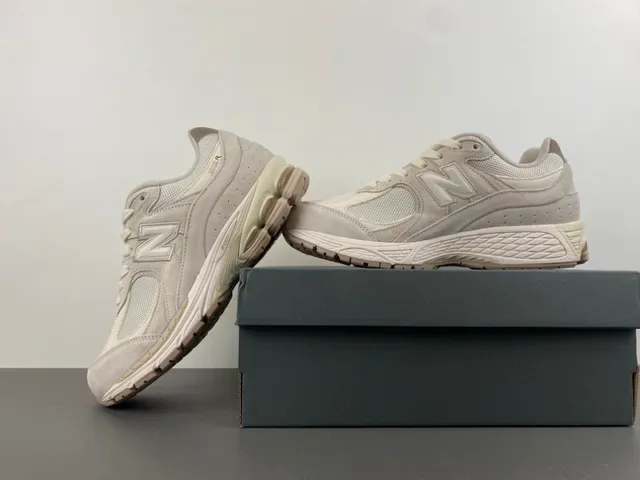 New Balance Beige White Mesh And Suede Upper Dual-Density Foam Midsole Lifestyle Sneakers 14