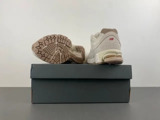 New Balance Beige White Mesh And Suede Upper Dual-Density Foam Midsole Lifestyle Sneakers 16