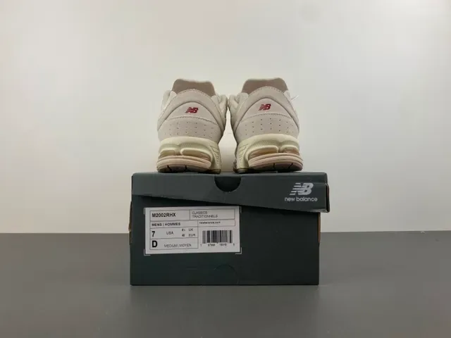 New Balance Beige White Mesh And Suede Upper Dual-Density Foam Midsole Lifestyle Sneakers 17