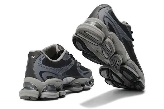New Balance أحذية رياضية أسلوب حياة أسود رمادي وسط شفاف مقسم Pod شبكي وتداخل مواد اصطناعية 2