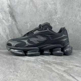 New Balance Black Monochrome Mesh Upper Lifestyle Sneakers