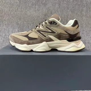 New Balance Chaussures Chunky Marron Beige avec upper en daim et mesh superposé, oversized, logo N cousu
