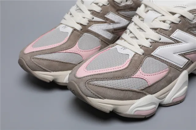 New Balance marron rose silhouette malla multicouche et daim empiègne sneakers chunky 4
