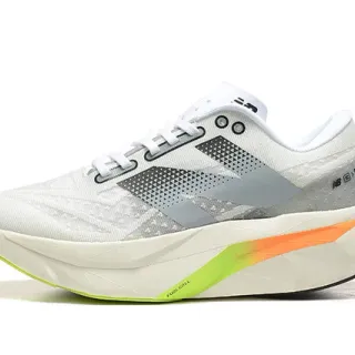 New Balance FuelCell Elite blanc gris mesh ingénierisé upper semelle intermédiaire géométrique chaussures de course