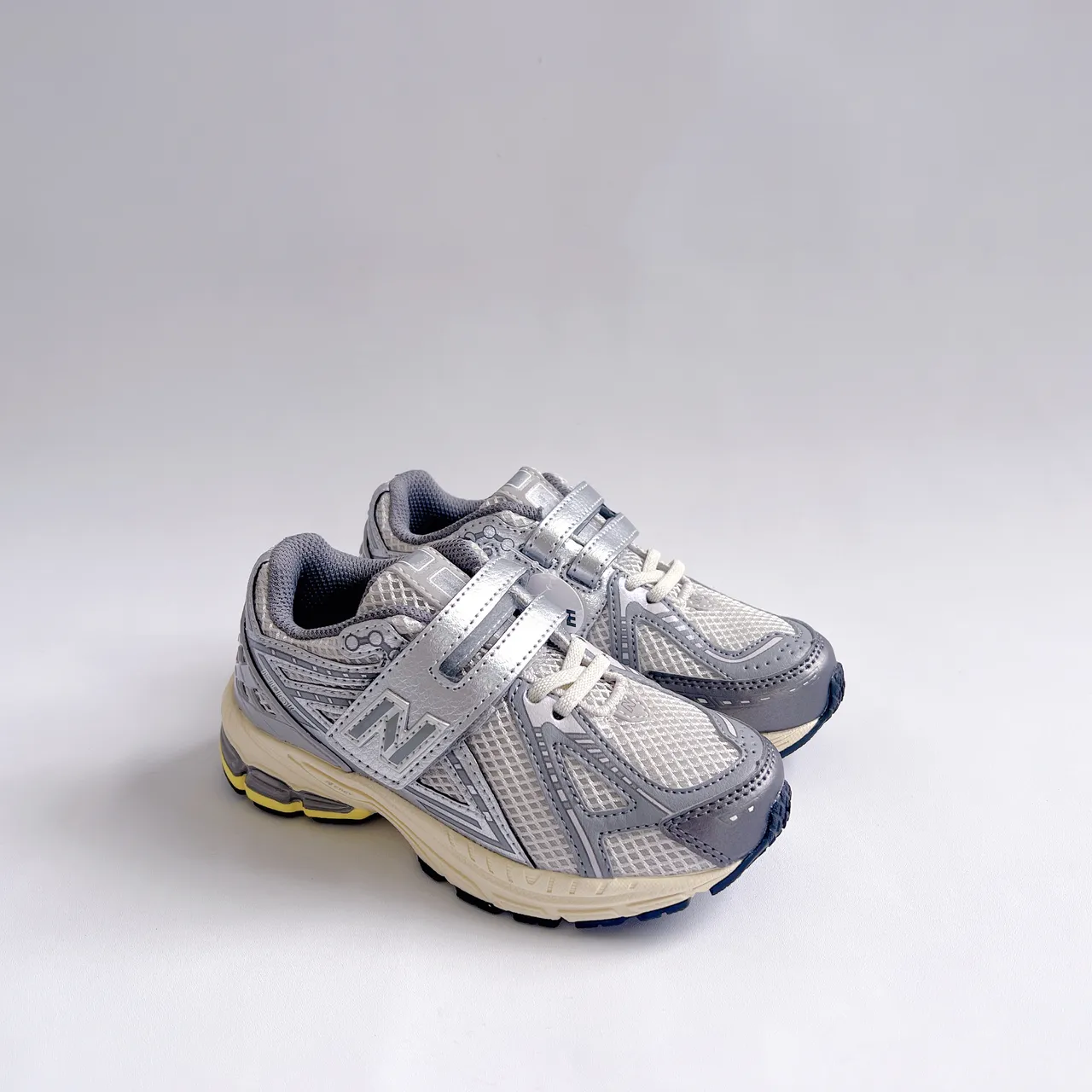 New Balance Chaussures de course Gris Rose Tige en maille Détails synthétiques 10
