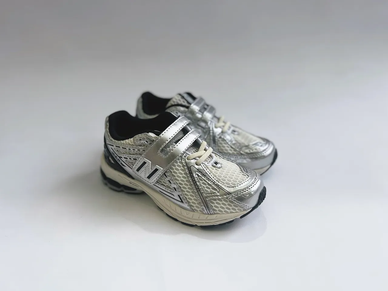 New Balance Chaussures de course Gris Rose Tige en maille Détails synthétiques 13