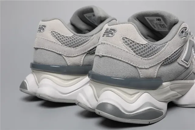 New Balance Gris Blanc Stratifié Maille Et Daim Supérieur Oversized 'N' Logo Sneakers Lifestyle 2