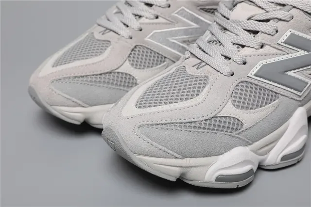 New Balance Gris Blanc Stratifié Maille Et Daim Supérieur Oversized 'N' Logo Sneakers Lifestyle 4