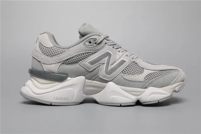 New Balance Gris Blanc Stratifié Maille Et Daim Supérieur Oversized 'N' Logo Sneakers Lifestyle 8