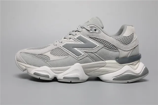 New Balance Gris Blanc Stratifié Maille Et Daim Supérieur Oversized 'N' Logo Sneakers Lifestyle 9