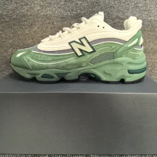 New Balance Vert Blanc Midepied Sculpté Couches Daim Et Mesh Supérieur Sneakers Chunky