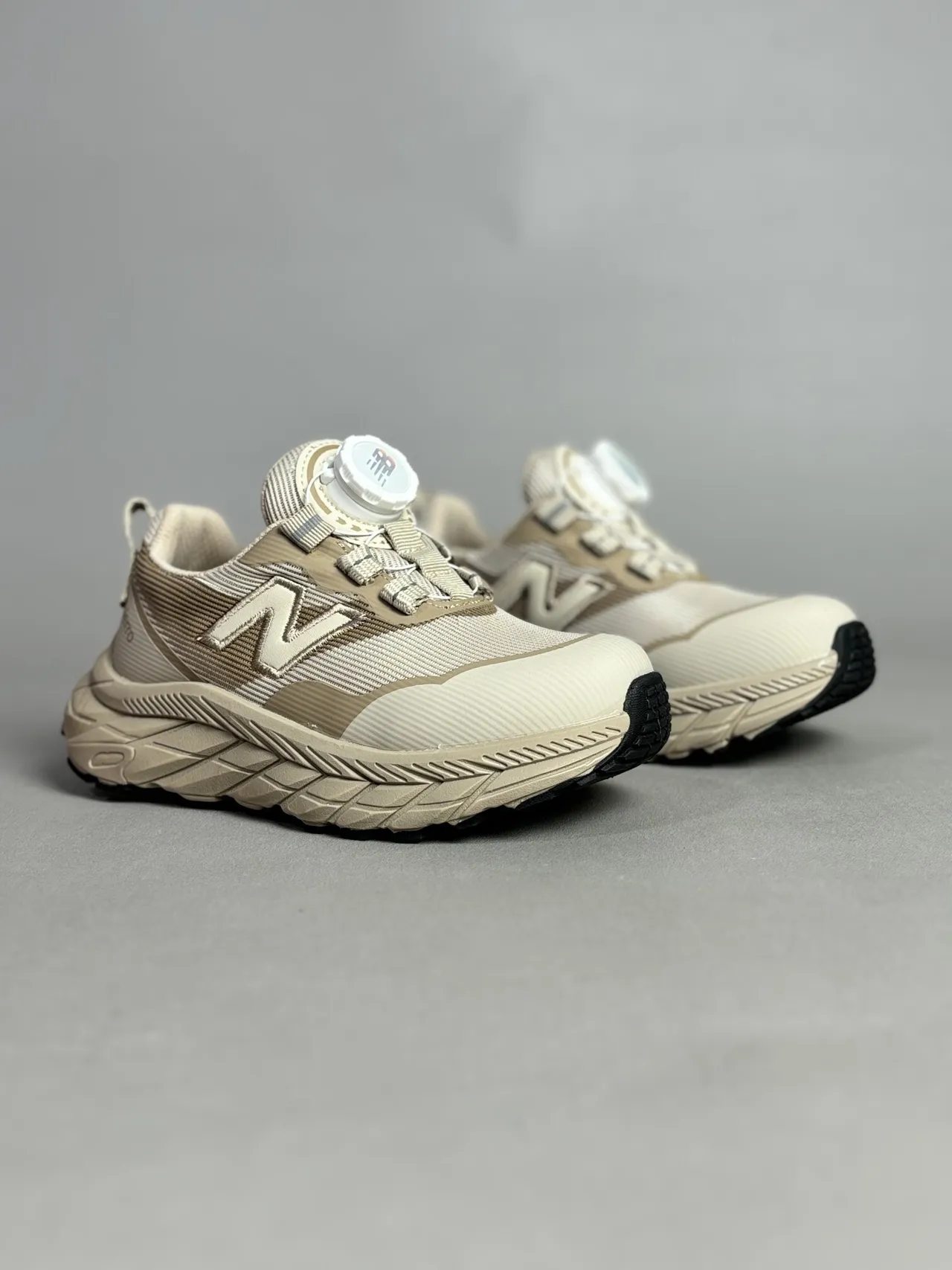 New Balance Hiero حذاء رياضي وردي بيج سميك 3