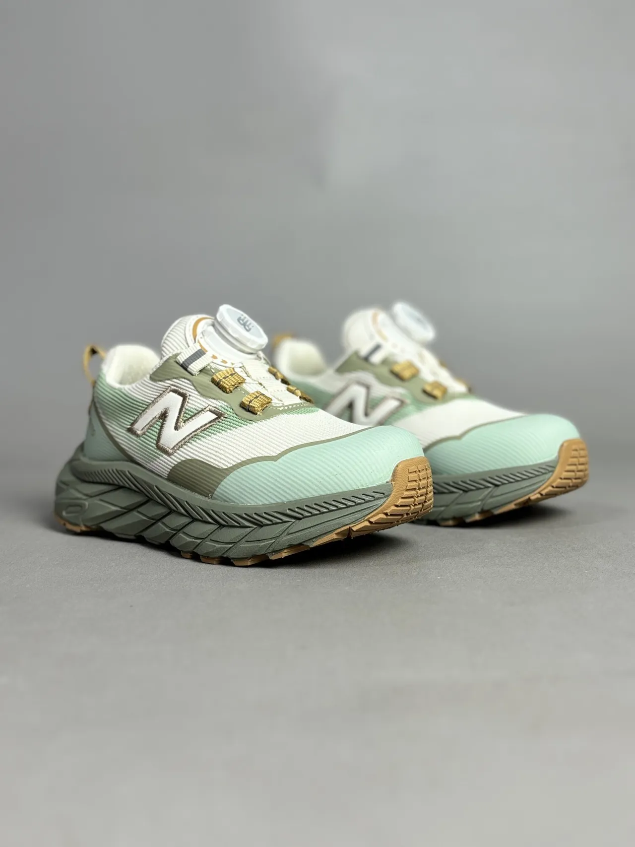 New Balance Hiero حذاء رياضي وردي بيج سميك 4