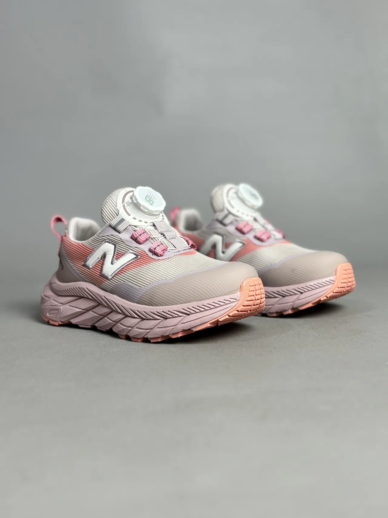New Balance Hiero حذاء رياضي وردي بيج سميك 5