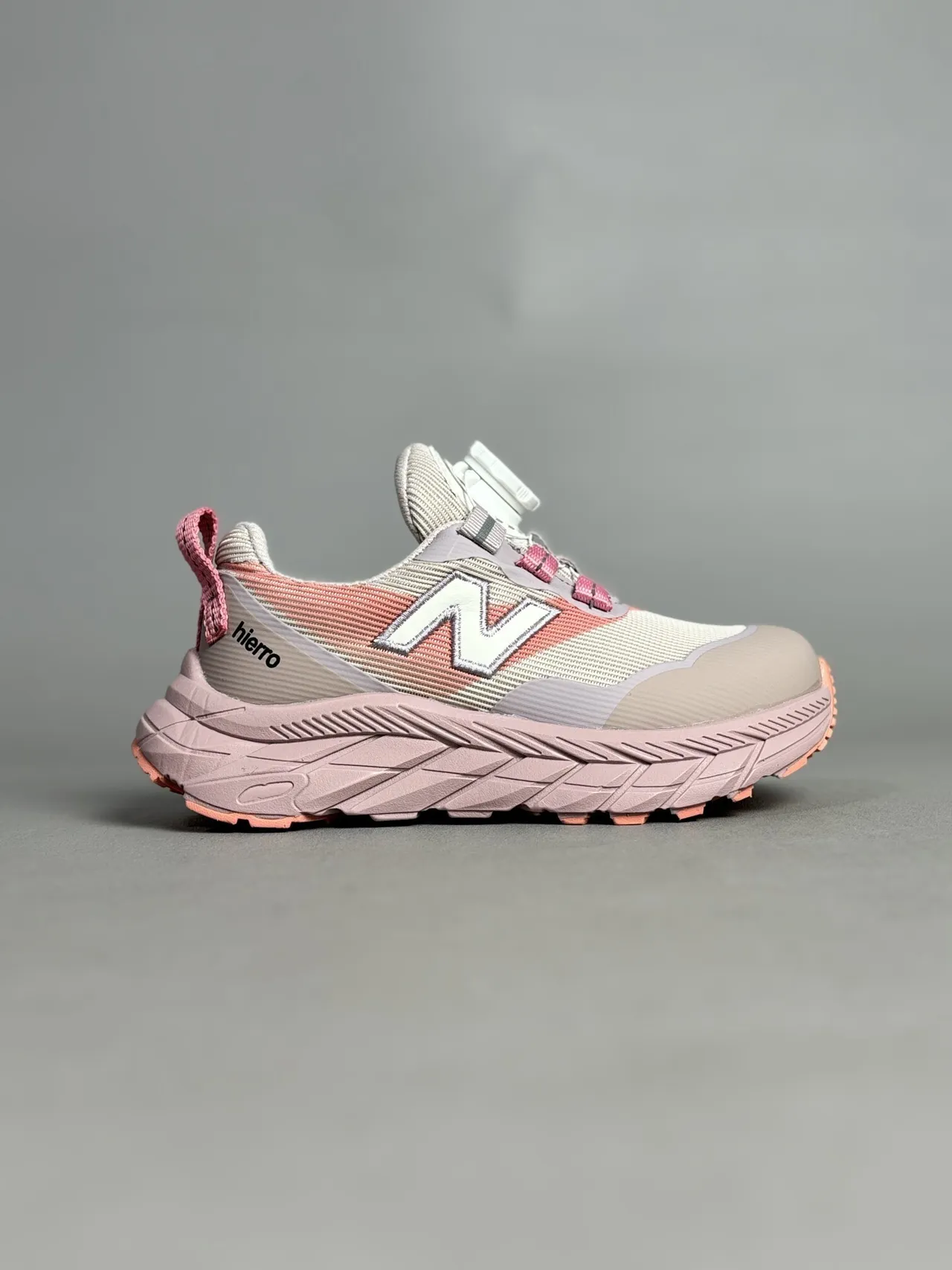 New Balance Hiero حذاء رياضي وردي بيج سميك 7