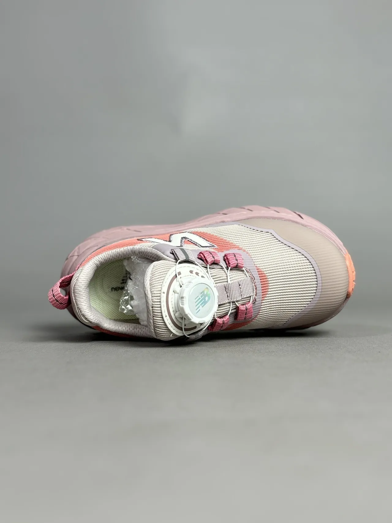New Balance Hiero حذاء رياضي وردي بيج سميك 9