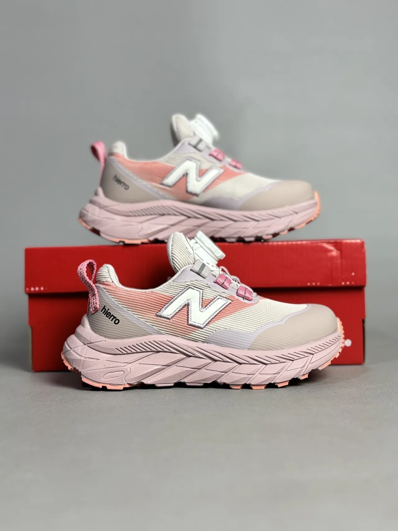 New Balance Hiero حذاء رياضي وردي بيج سميك 12