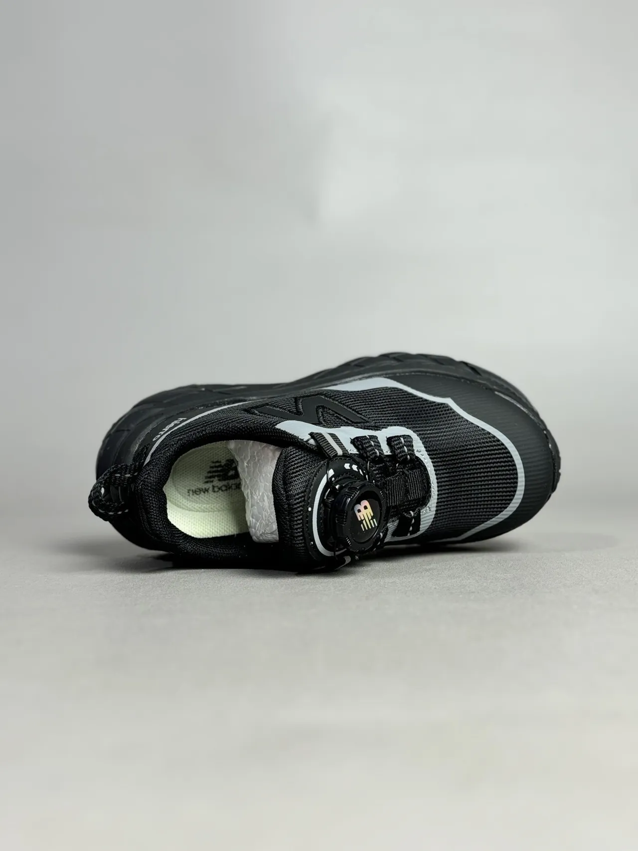 New Balance Hiero حذاء رياضي وردي بيج سميك 18