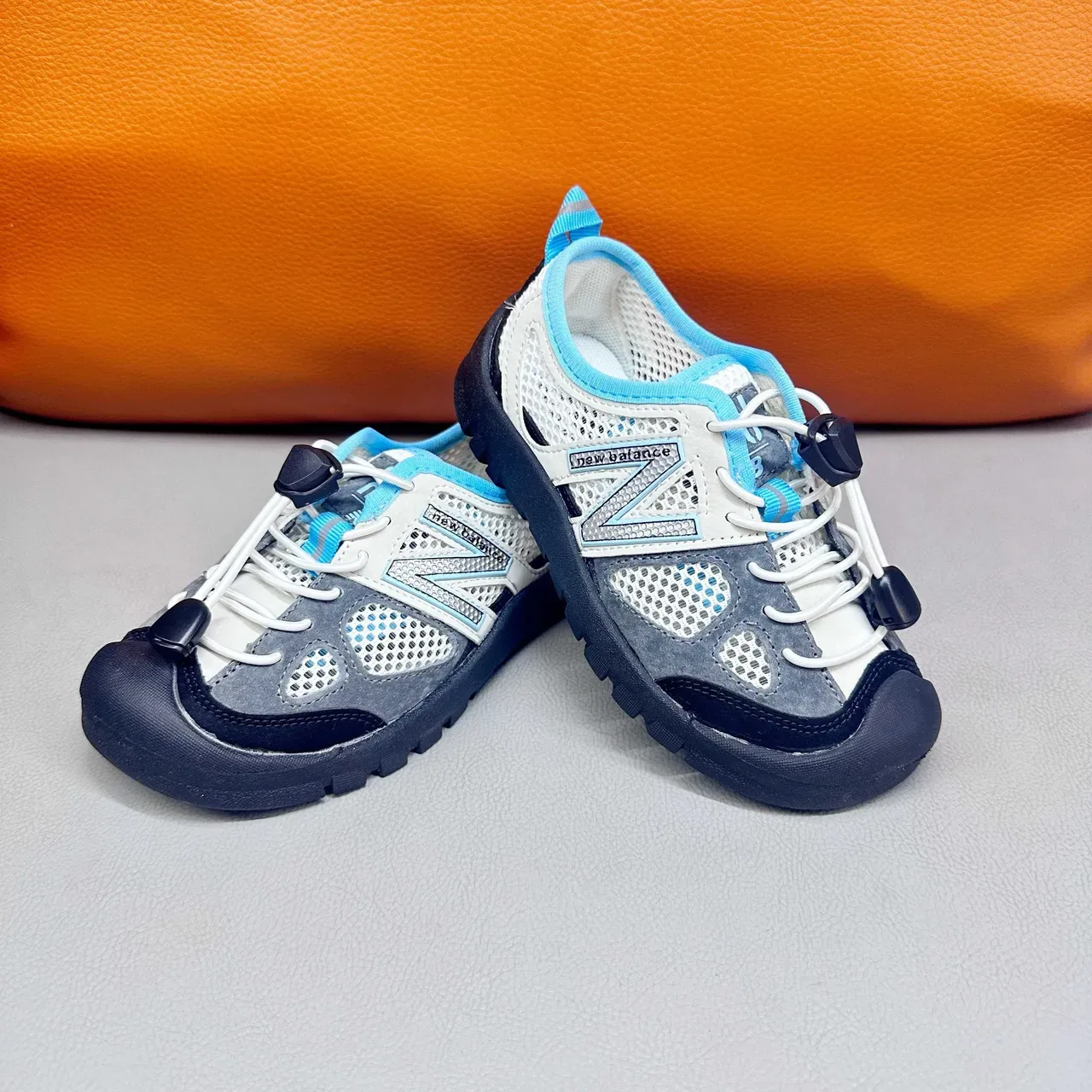 New Balance Tênis rosa roxo com upper de malha, sem cadarço, fechamento toggle 12