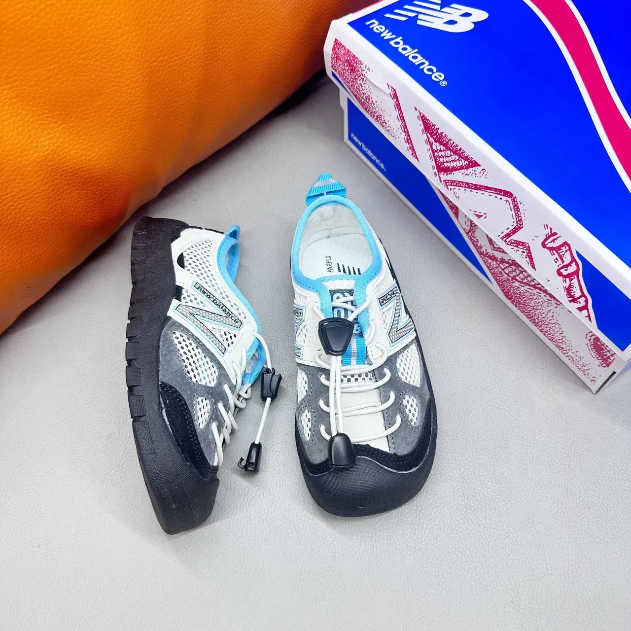 New Balance Tênis rosa roxo com upper de malha, sem cadarço, fechamento toggle 14