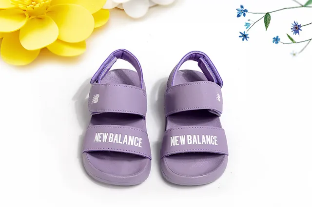 New Balance صندل كاجوال وردي من حزامتين مع إغلاق فيلكرو 10