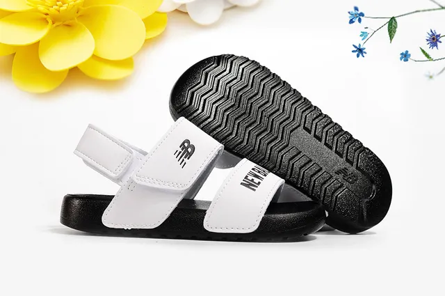 New Balance صندل كاجوال وردي من حزامتين مع إغلاق فيلكرو 12