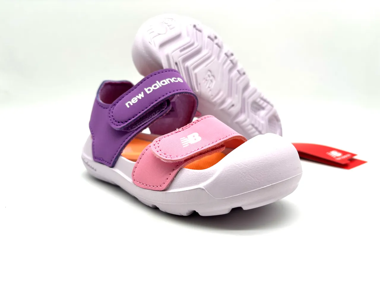 New Balance Sandales Casual à deux brides avec fermeture Velcro semelle en caoutchouc moulé en violet et rose 7