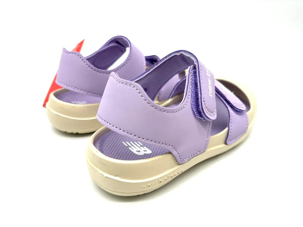 New Balance Sandales Casual à deux brides avec fermeture Velcro semelle en caoutchouc moulé en violet et rose 11