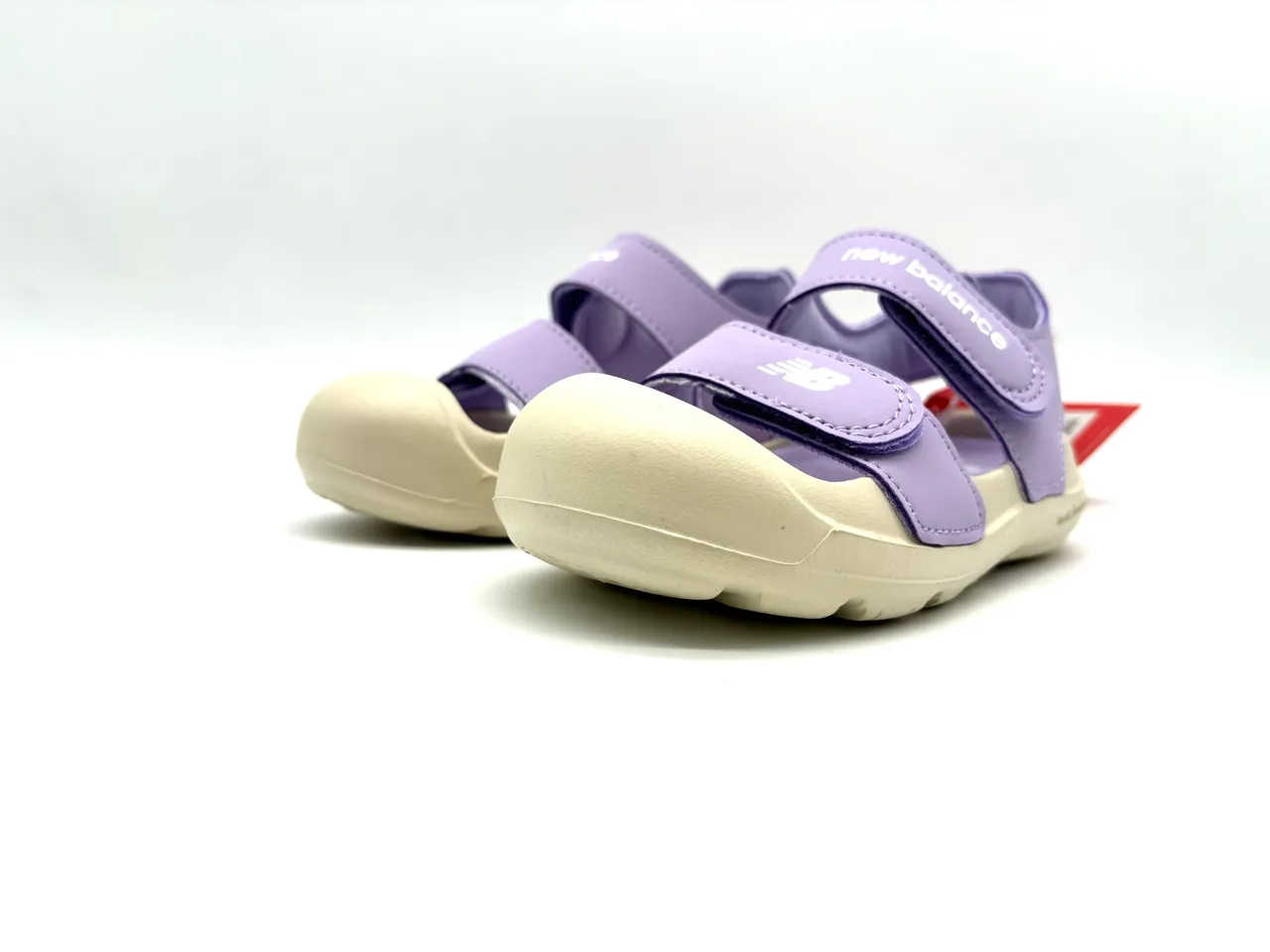 New Balance Sandales Casual à deux brides avec fermeture Velcro semelle en caoutchouc moulé en violet et rose 13