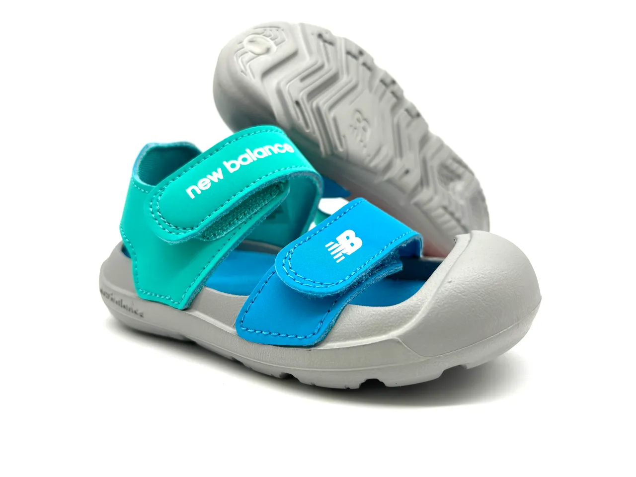New Balance Sandales Casual à deux brides avec fermeture Velcro semelle en caoutchouc moulé en violet et rose 15