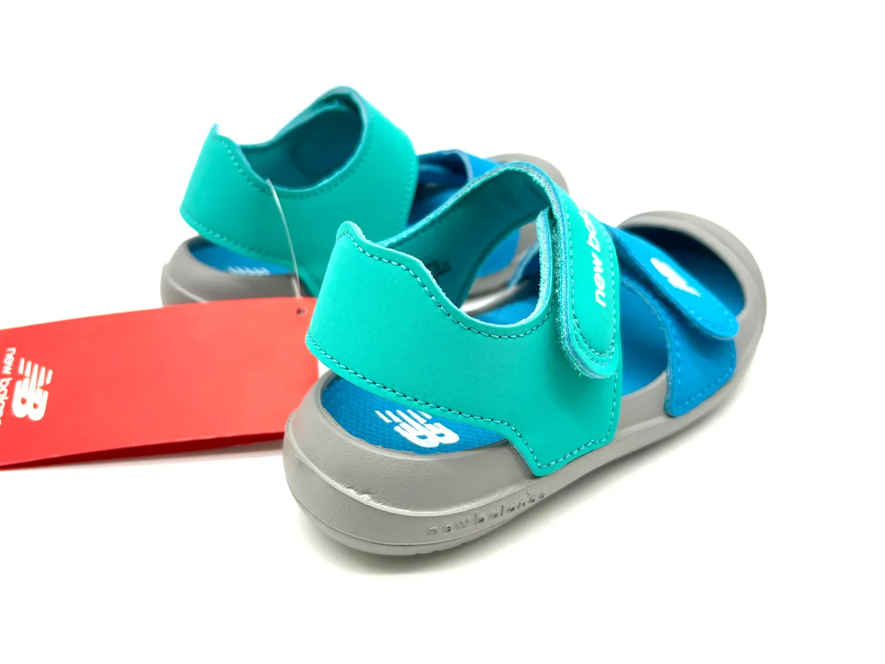 New Balance Sandales Casual à deux brides avec fermeture Velcro semelle en caoutchouc moulé en violet et rose 17