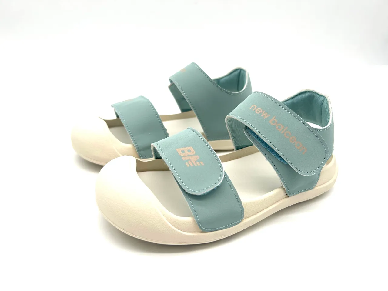 New Balance Sandales Casual à deux brides avec fermeture Velcro semelle en caoutchouc moulé en violet et rose 22
