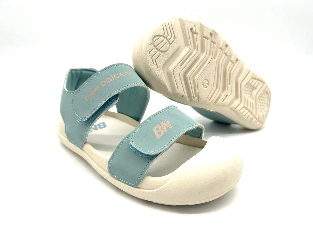New Balance Sandales Casual à deux brides avec fermeture Velcro semelle en caoutchouc moulé en violet et rose 23