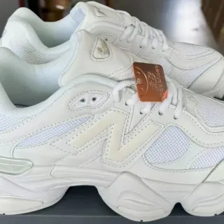 New Balance White Beige Platform Sole Mesh And Synthetic Overlay Construction Chunky Sneakers