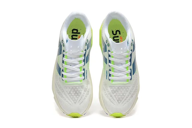 New Balance Branco Azul Parte Superior de Malha Engenharia Sobreposições Geométricas Tênis de Corrida 2