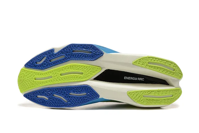 New Balance Branco Azul Parte Superior de Malha Engenharia Sobreposições Geométricas Tênis de Corrida 5