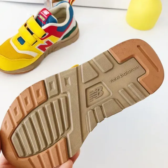 New Balance Amarelo Vermelho Low-Top Velcro Strap Closure Lifestyle Sneakers 4