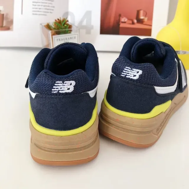 New Balance Amarelo Vermelho Low-Top Velcro Strap Closure Lifestyle Sneakers 22