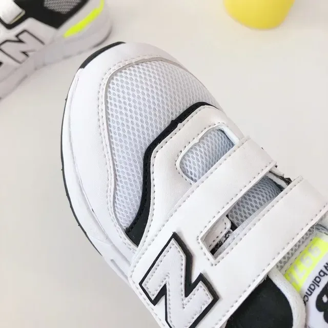 New Balance Amarelo Vermelho Low-Top Velcro Strap Closure Lifestyle Sneakers 24