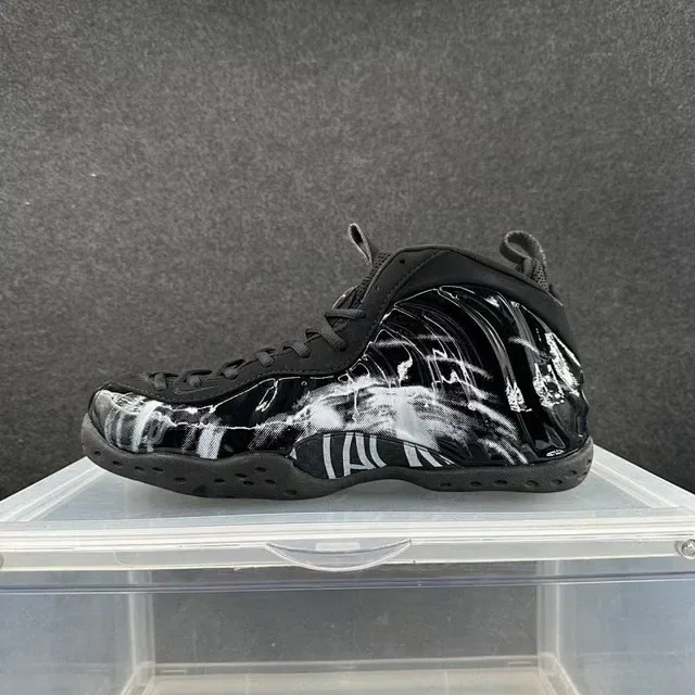 Nike Air Foamposite Black White Graphic Lifestyle Sneakers 2