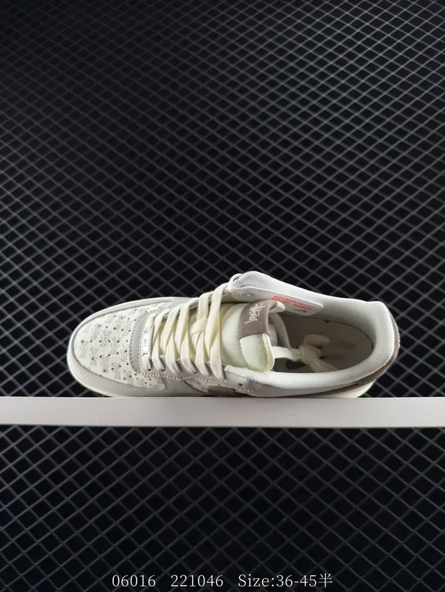 Nike Air Force 1 Low Stussy Off-White Brown Metallic Gold Lifestyle Sneakers 4