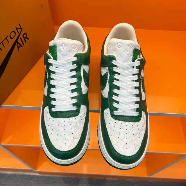Nike Air Force 1 Sneakers Lifestyle Blanc et Vert Monogramme 9