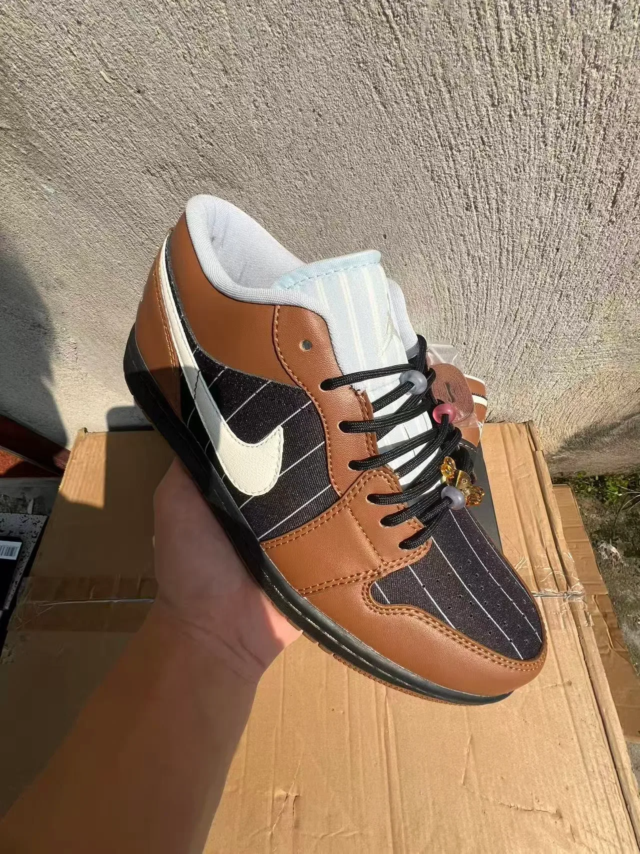 Nike Air Jordan 1 سنيكرز لايف ستايل بني بين سترايب 2