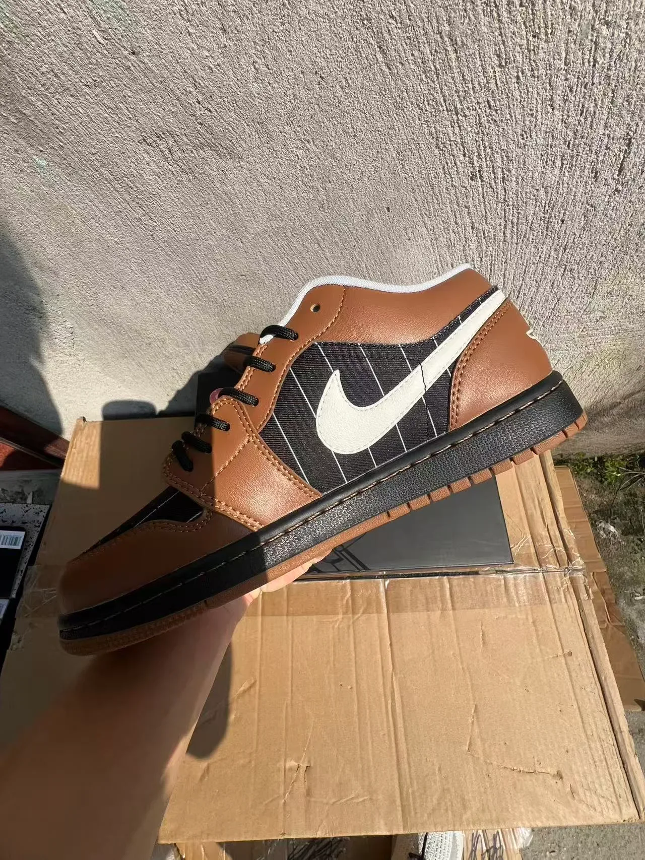 Nike Air Jordan 1 سنيكرز لايف ستايل بني بين سترايب 5