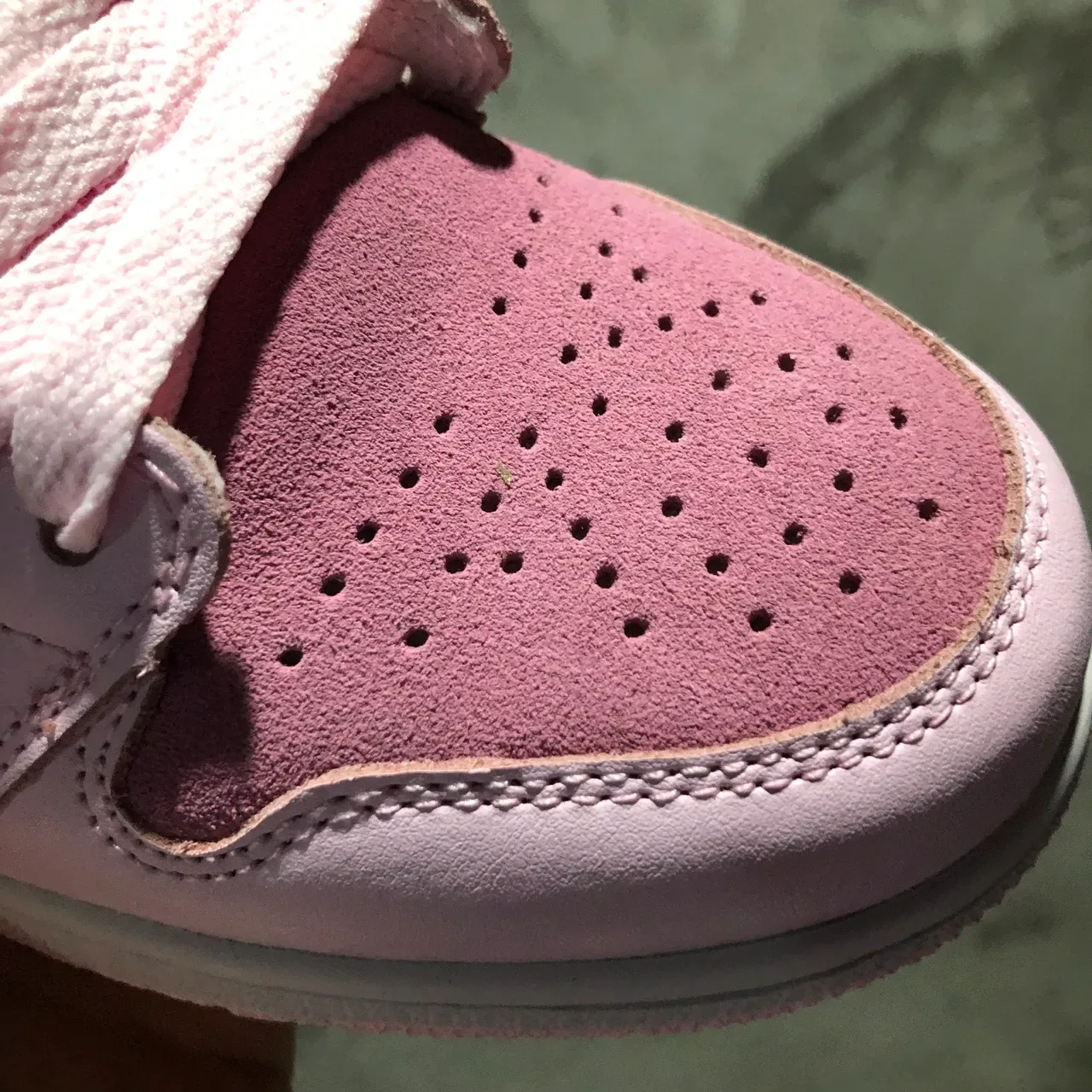 Chaussures Lifestyle Nike Air Jordan 1 Mid Rose et Blanc 7